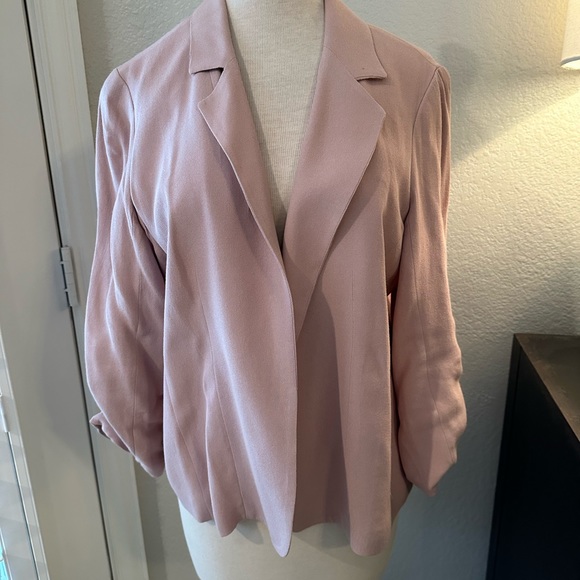 Size Small Pale Pink blazer - Picture 2 of 5